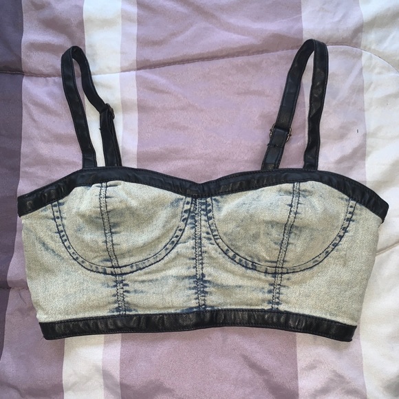 Forever 21 Tops - ‼️3/$10‼️ Forever 21 Acid Wash Crop Top 💙